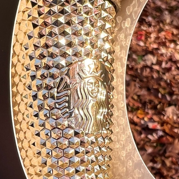 Starbucks Gold Holiday Cup Ornament Key Chain NWT - Picture 3 of 3